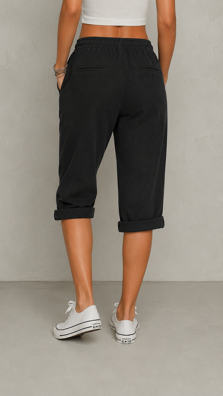Livia Noir | Capri Pants