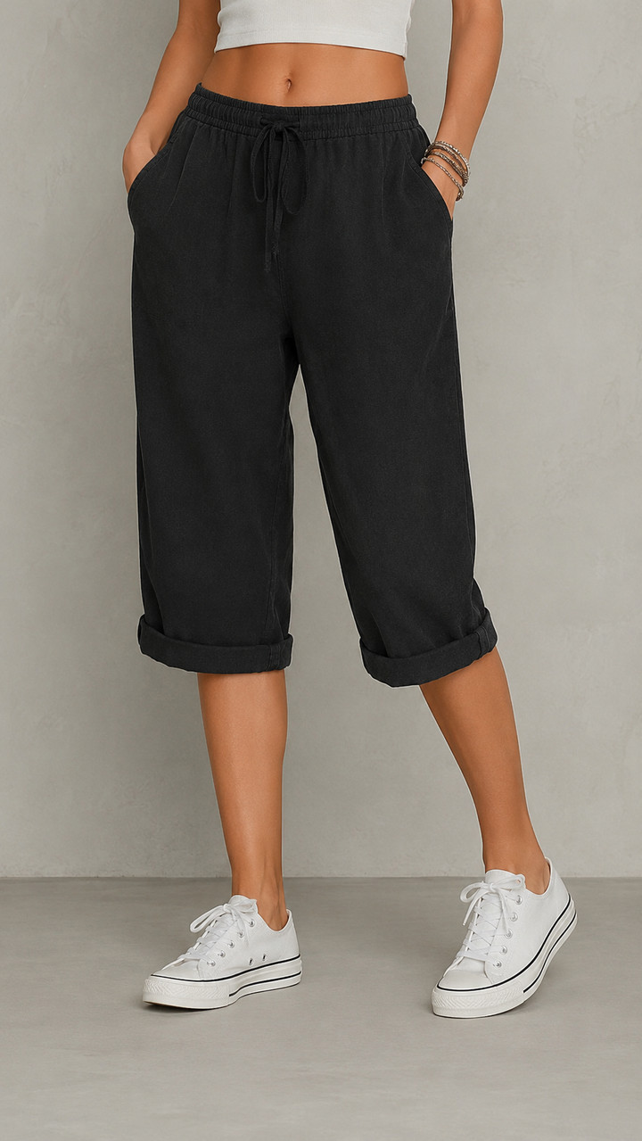 Livia Noir | Capri Pants