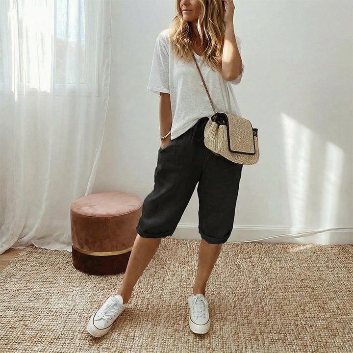 Livia Noir | Capri Pants